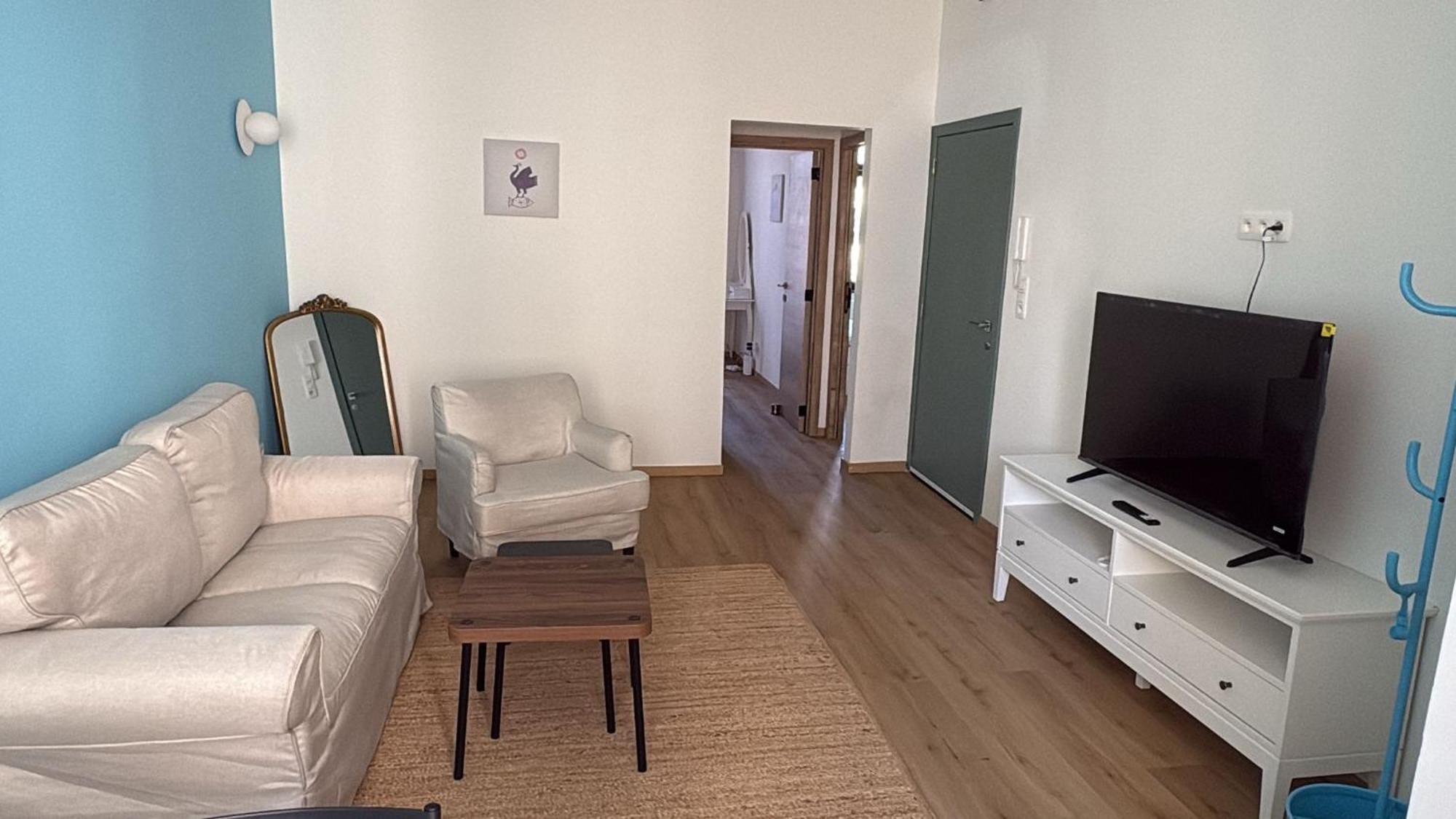 Le Goujons - New Near Midi Station Apartment Brussels