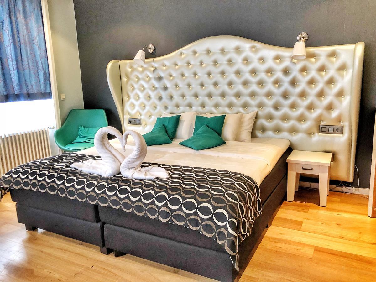 Le Manoir Guest house *