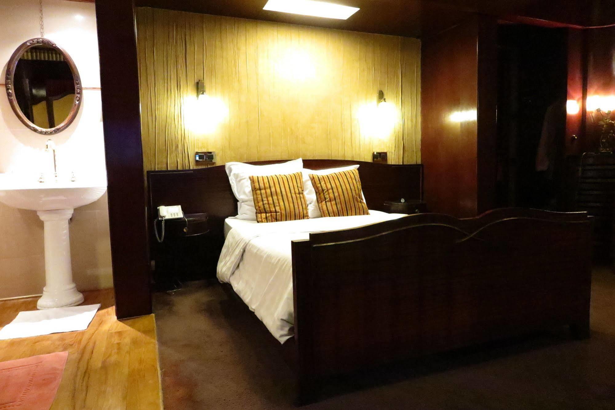 Esperance Hotel 3*