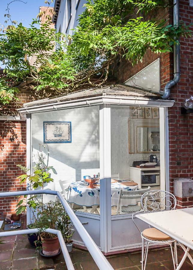 Guest house With Beautiful Garden