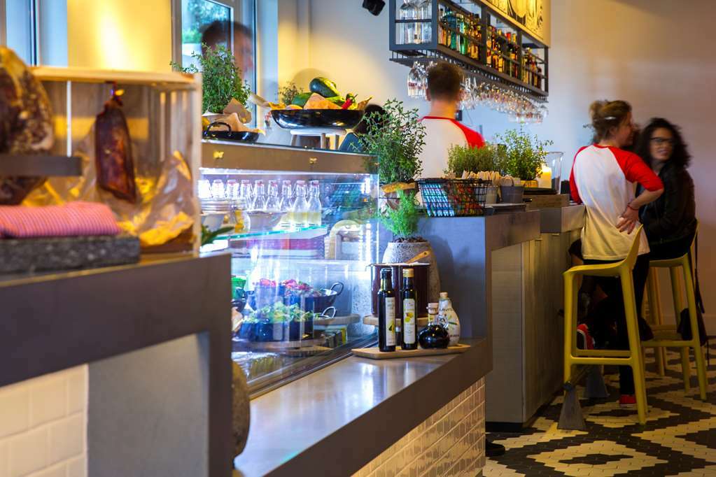 Hotel Radisson Red Brussels 4*