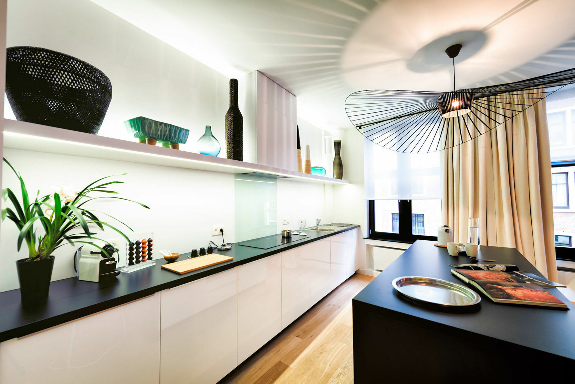 Charles Home - Grand Place Aparthotel