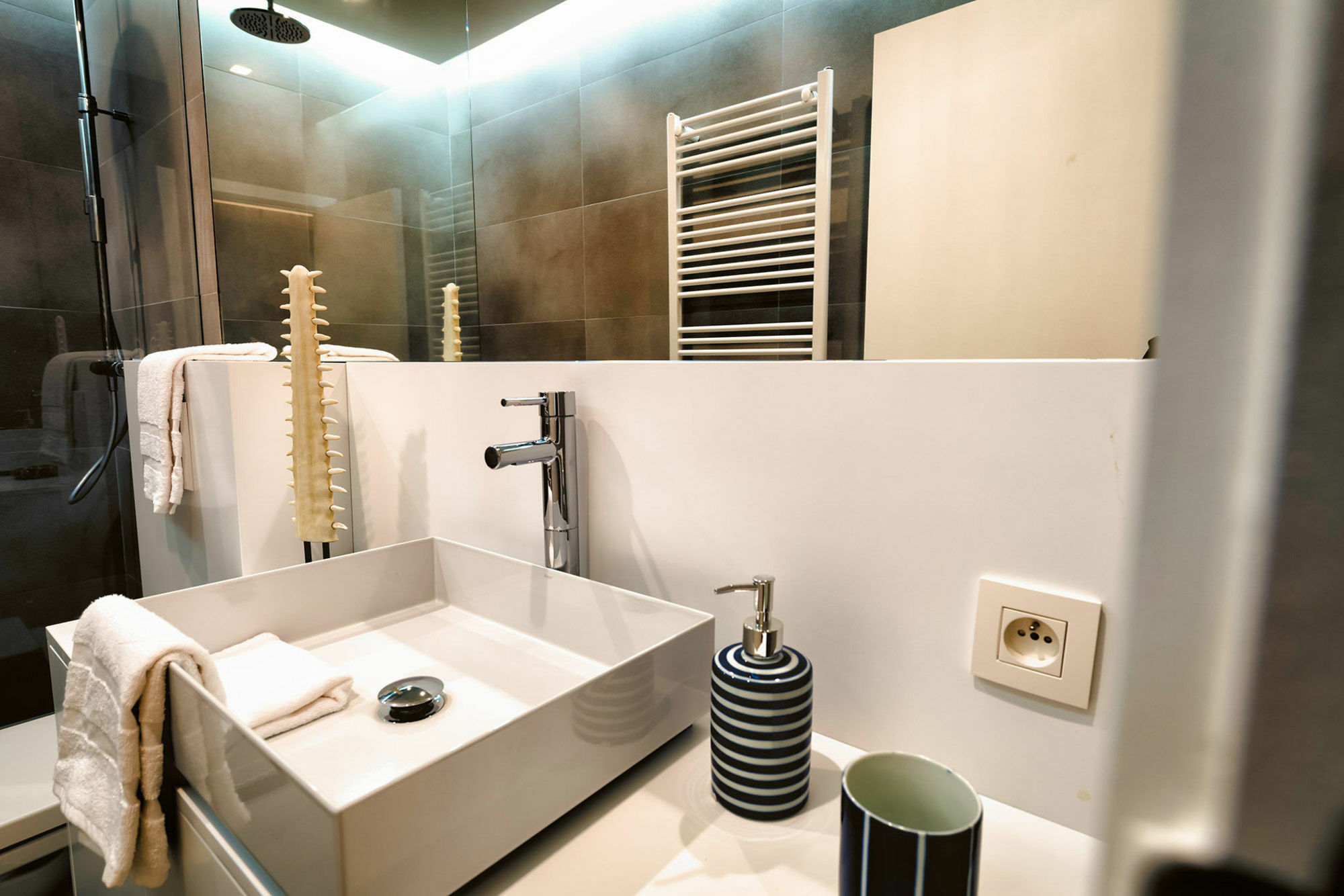 Aparthotel Charles Home - Grand Place Aparthotel 4*