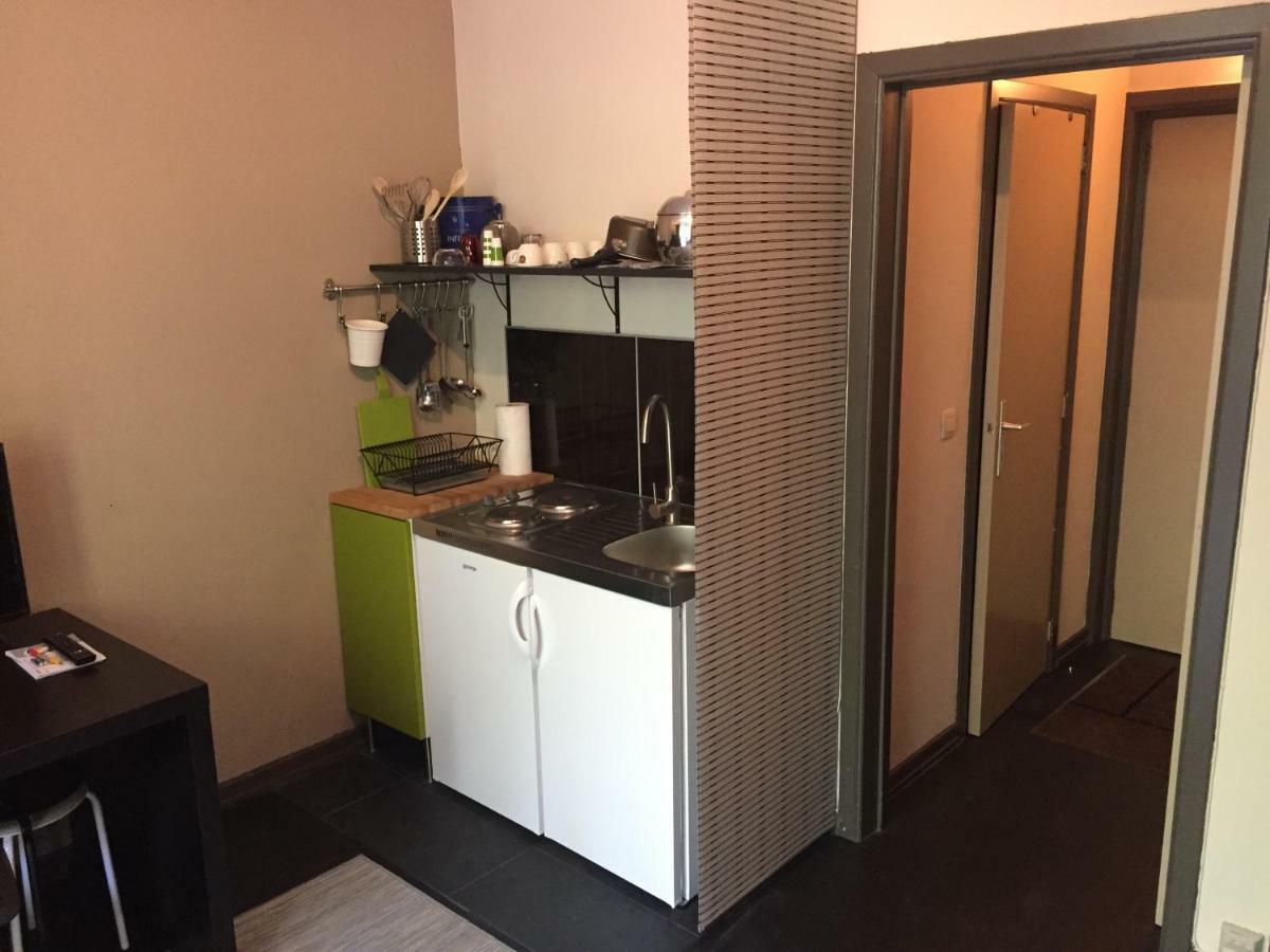 Wahis, Nr 12 Căn hộ Brussels