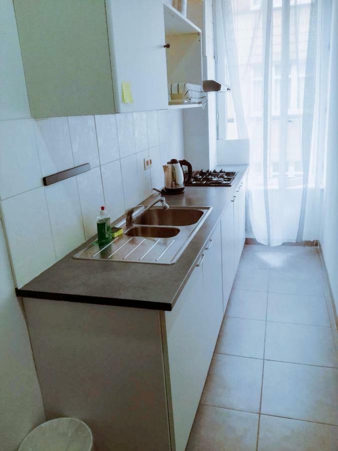 Artistic World Apartment *