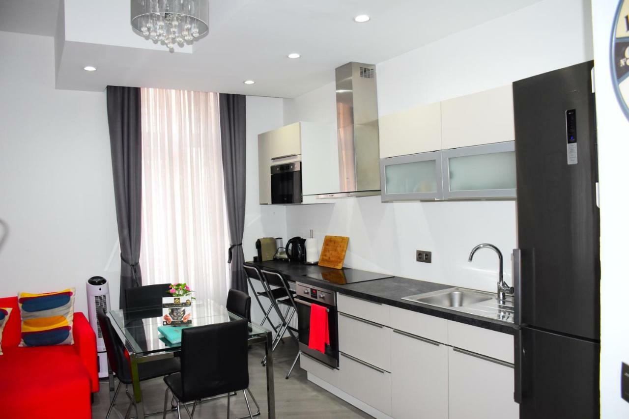 Apartment Centre