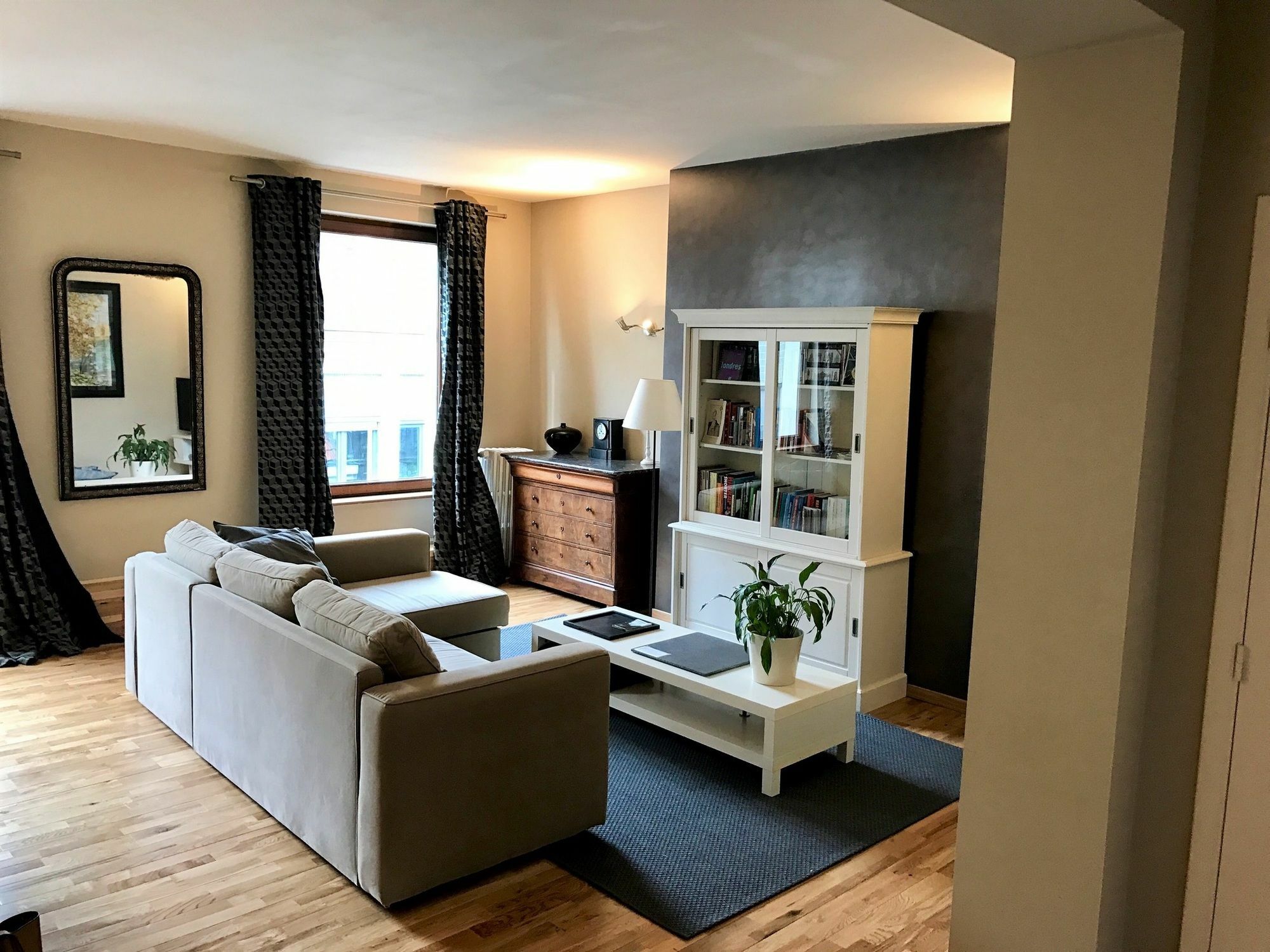 Bright And Modern With One Bedroom In The Center Of Bru *