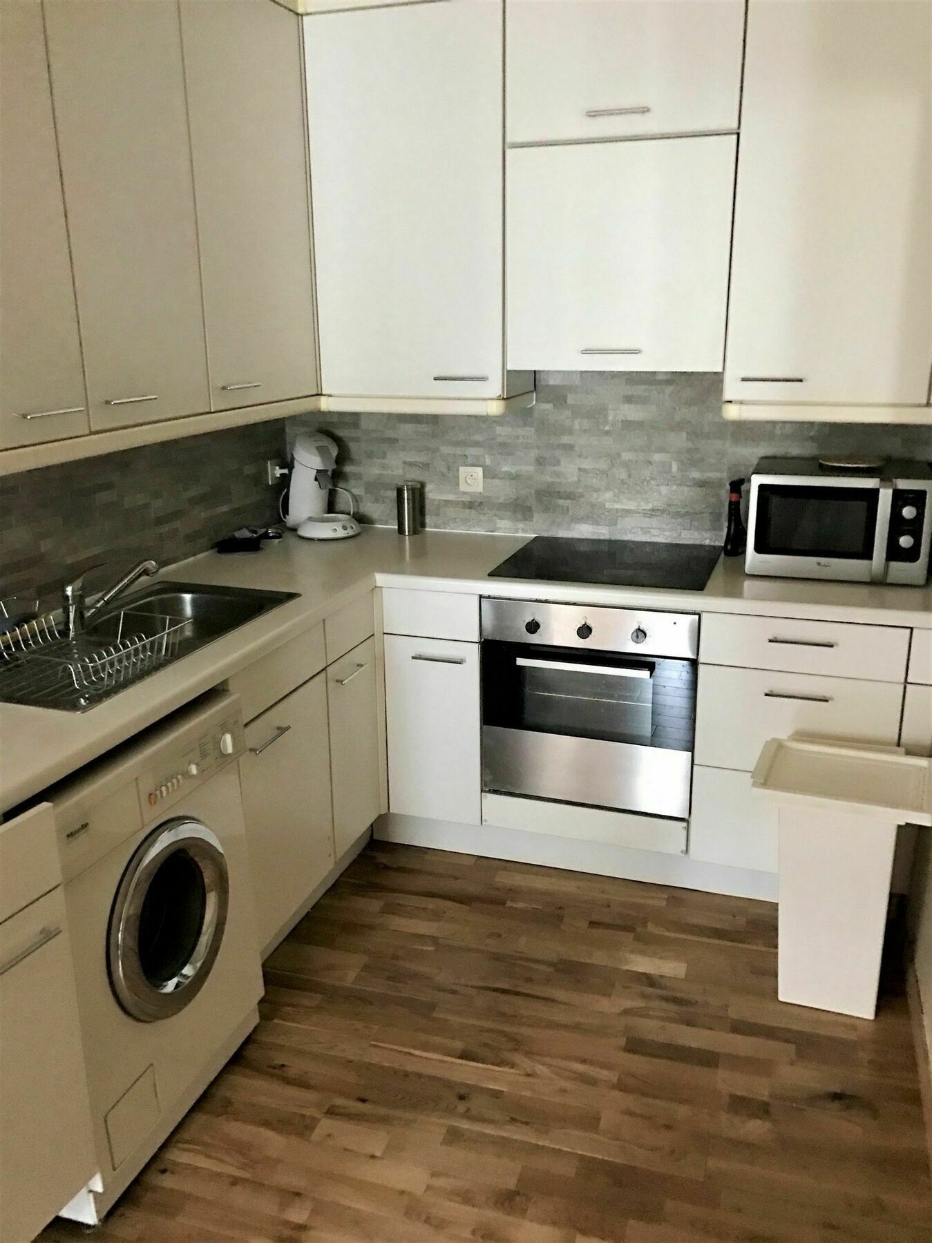 Bright And Modern With One Bedroom In The Center Of Bru Apartment *
