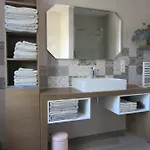 Les Iris Bed & Breakfast
