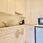 Amazing & Cosy Studio Perfect Location \'Stephanie-Louise Area\'