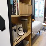 Superbe Studio Au 1Er Etage, Proche De La Gare Du Midi