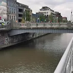 Cosy With Canal View Appartement Brussel