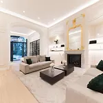 Luxury 3 Bedrooms Townhouse In Perfect Location