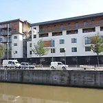 Room And Balcony With Canal View - Shared Bathroom