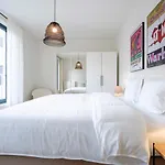 Beautiful 1 Bedroom Apartment Close To Chatelain