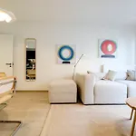 Beautiful 1 Bedroom Apartment Close To Chatelain
