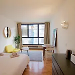 Beautiful And Bright Apt Avlouise