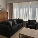 Une Belle Etage A Stockel With Charming Patio