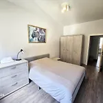 Splendid 2 Bedroom Apartment In Etterbeek