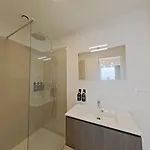 Large Studio Apartment In A Serviced Building