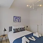 Large Studio Apartment In A Serviced Building