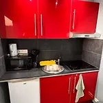 T2 Neuf Quartier Calme Central Et Transport Devant