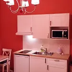 Charming Studio Apartment With Terrace Near Merode