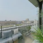 Stylish 2Br Apartment With Balcony