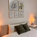 Cozy Private Room With Terrace & Workspace