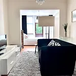 Chic Studio Heart Of The City With Balcony