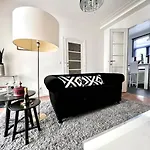 Chic Studio Heart Of The City With Balcony