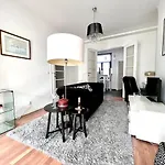 Chic Studio Heart Of The City With Balcony