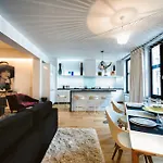 Charles Home - Grand Place Aparthotel