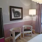 Bed & Breakfast Nowhere Else