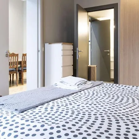 Apartment Chic 3-bedroom For Rent To Professionals In Ixelles *