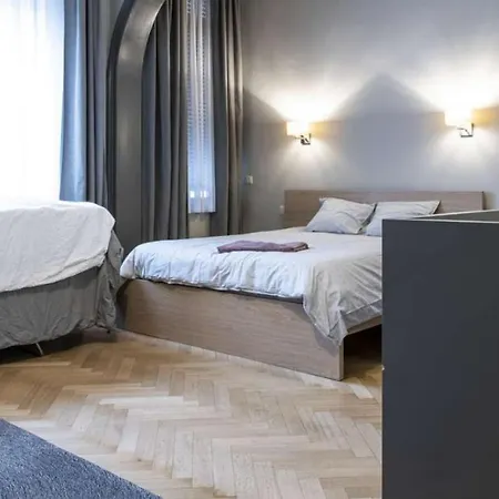 Chic 3-bedroom For Rent To Professionals In Ixelles * Brussels