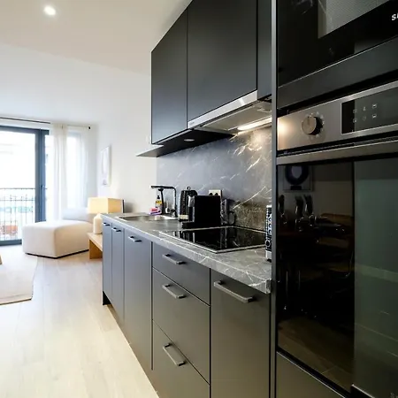 Beautiful 1 Bedroom Close To Chatelain Apartment