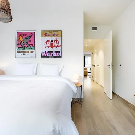 Beautiful 1 Bedroom Close To Chatelain Apartment *