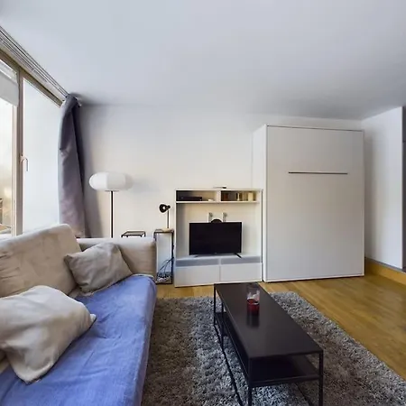Apartment Studio Near Place Stephanie