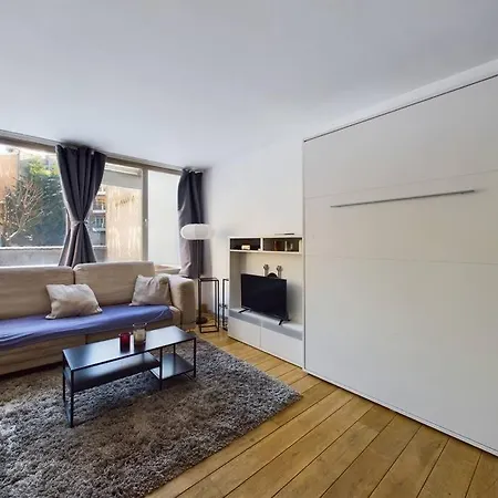 Apartment Studio Near Place Stephanie *