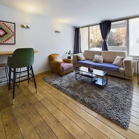 Apartment Studio Near Place Stephanie