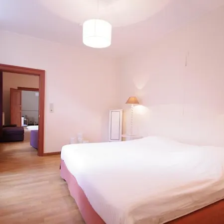 Trone Apartment