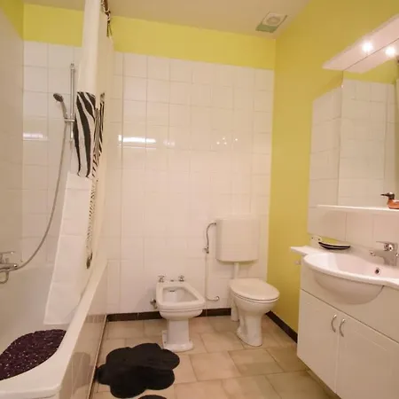 Apartment Trone *