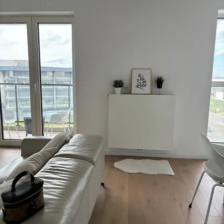 Luxury With Stunning View & Free Parking Apartment *