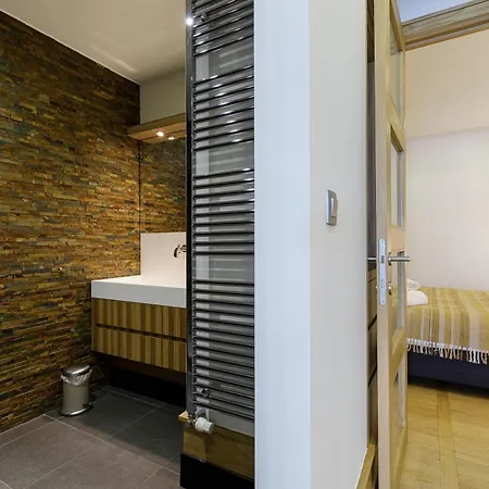 Apartment Couronne