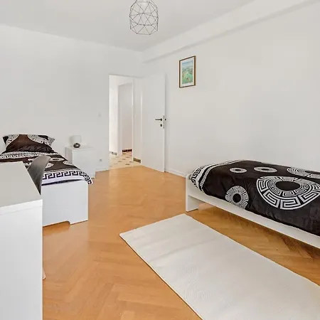 2 Bedroom Midi Apartment *