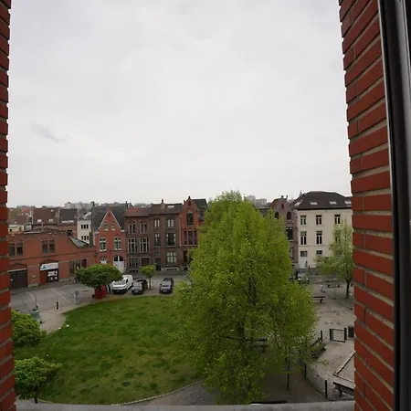 - Etterbeek - Shuman Apartment *