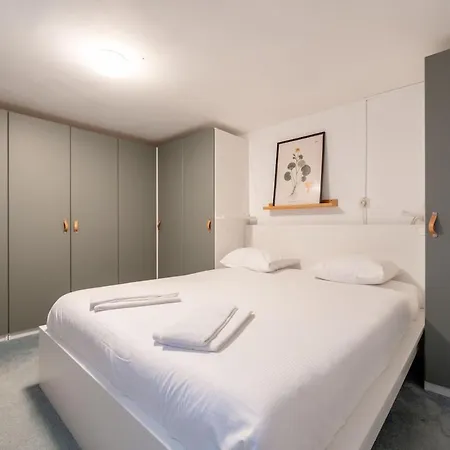 Apartment Uccle - Elegance & Modernity In A Quiet Setting Brussels