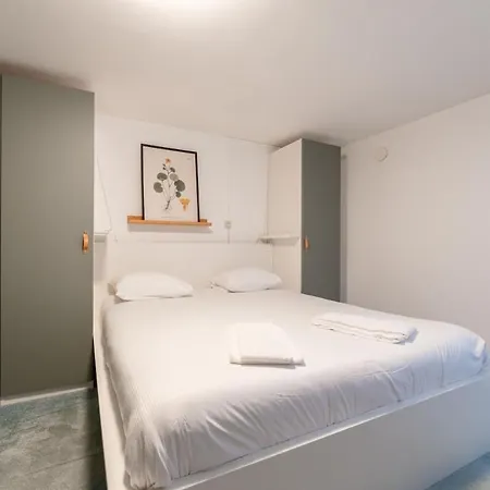 Uccle - Elegance & Modernity In A Quiet Setting Apartment *
