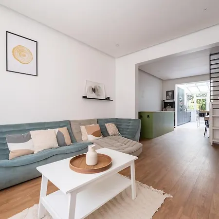 Uccle - Elegance & Modernity In A Quiet Setting Apartment
